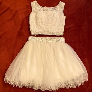 Windsor Beautiful White 2 piece dress